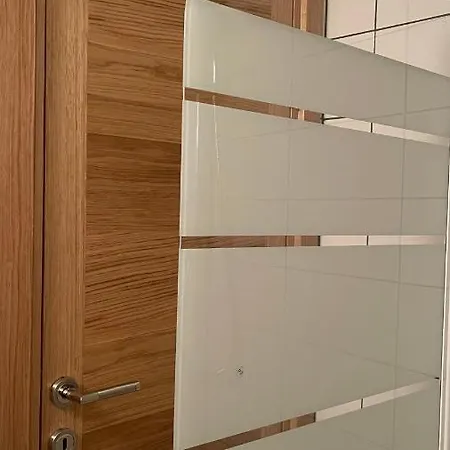 Διαμέρισμα Luxury Furnished Apartment, Near The Center Gallery 55 *
