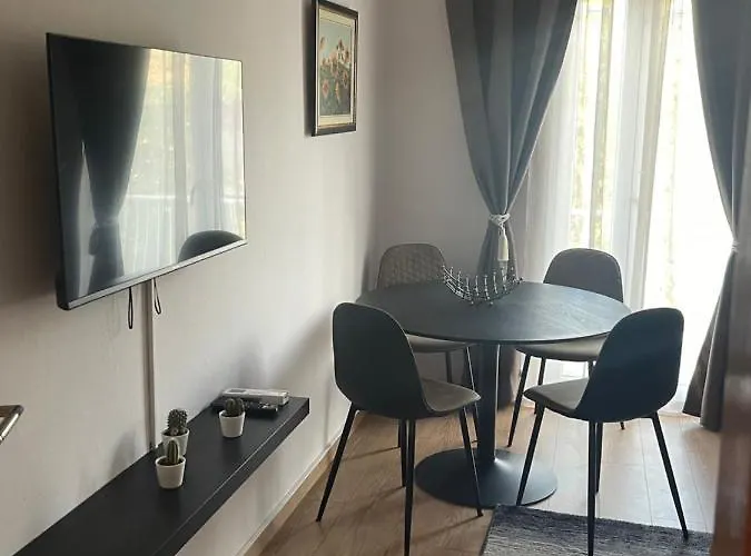 Luxury Furnished Apartment, Near The Center Gallery 55