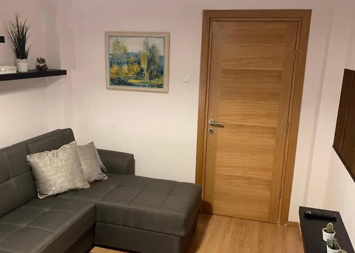 Luxury Furnished Apartment, Near The Center Gallery 55 *